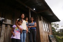 MEM: 214,000 peruanos se benefician con obras de electrificación rural