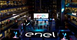 Enel podría gastar hasta US$ 2,300 Mlls. en compra de grupo de fibra en Latinoamérica