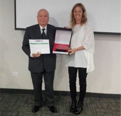 INGEMMET recibe premio de buenas prácticas por gestión de la Geo Información