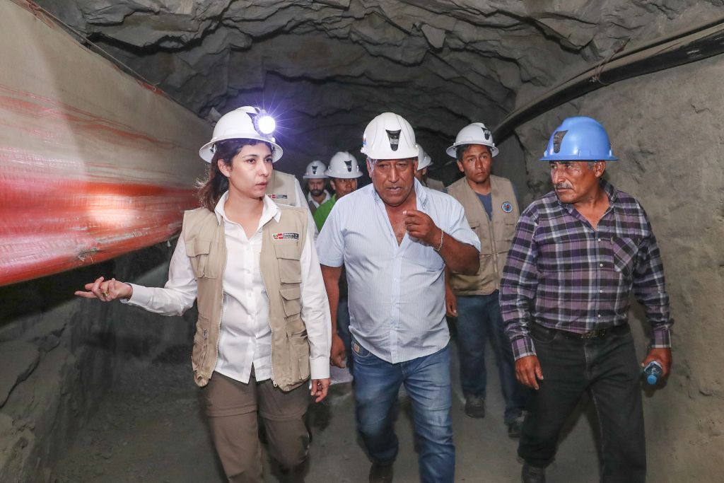 Ministra Grossheim se reunió con pequeños mineros formalizados
