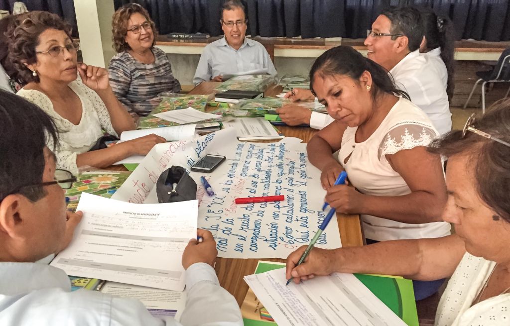 800 maestros de colegios públicos y privados fueron capacitados por el Ministerio de Energía y Minas