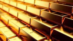 Precio del oro sube a máximo de tres meses tras caída global del dólar