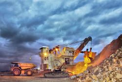 SNMPE: Inversiones mineras no se detienen pese a ruido político