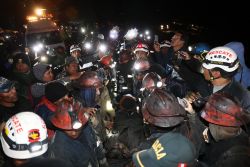Mineros atrapados en mina de carbón en Oyón fueron rescatados sanos y salvos