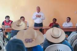 Ministro Juan Carlos Liu dialoga con pobladores de Moquegua