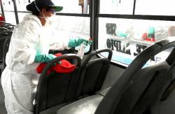 Transporte público es desinfectado para evitar propagación del Covid-19