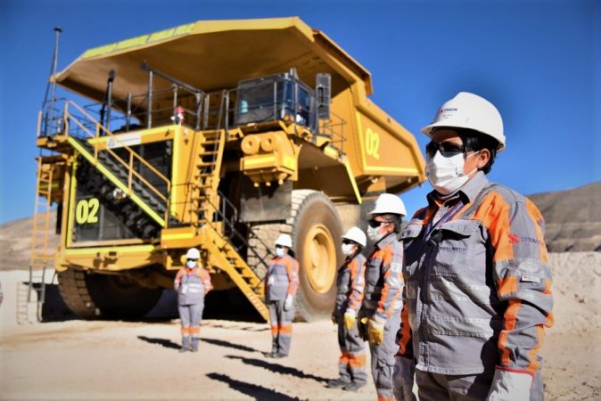 Anglo American y Stracon entrenan a mujeres moqueguanas para operar camiones mineros
