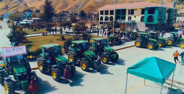 Hudbay Perú - tractores - Velille - Chumbivilcas