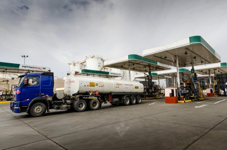 PETROPERÚ capacita en seguridad a transportistas del sur del país