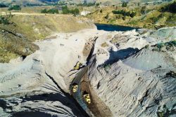 Southern Peru colabora en labores para evitar desembalse del río Colca, Arequipa (Video)