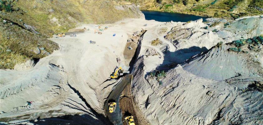 Southern Peru colabora en labores para evitar desembalse del río Colca, Arequipa