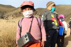Niños de Puno abandonan sus estudios por falta de energía eléctrica e Internet