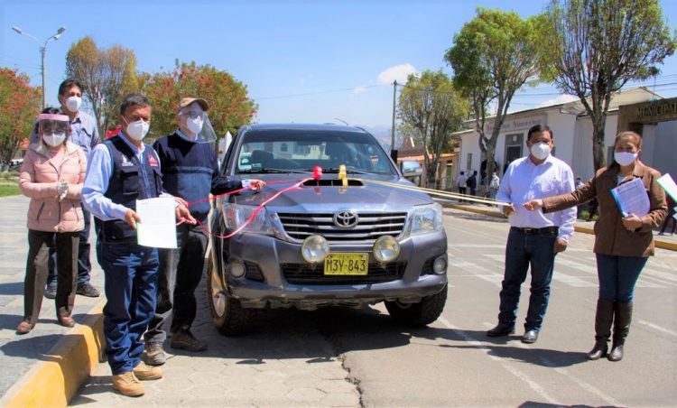 Yanacocha y la Municipalidad de los Baños del Inca donación camioneta y firma convenio