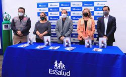 CONFIEP entrega 1000 cilindros de oxígeno a EsSalud para atención de pacientes con COVID-19