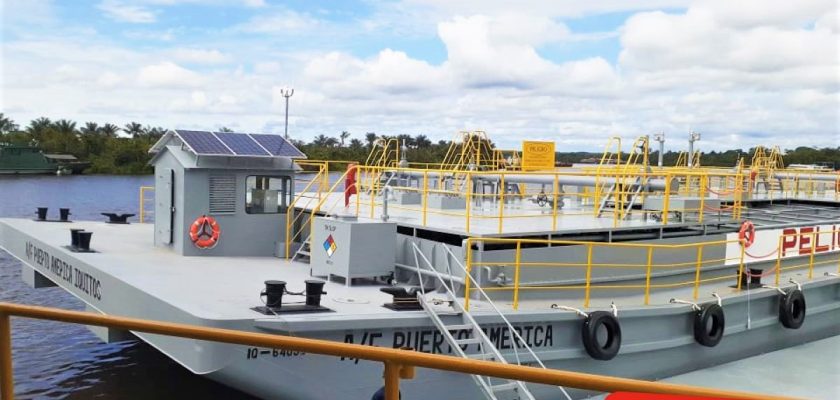 PETROPERÚ recibe nueva barcaza "Puerto América" para el transporte de combustibles en la Amazonía