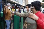Escasez de oxígeno medicinal agudiza la crisis por el coronavirus en Perú
