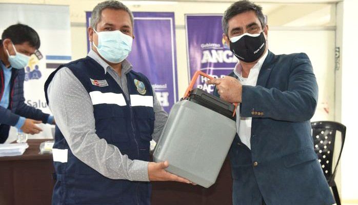 SIDERPERU entrega donación para potenciar el proceso de vacunación en Chimbote