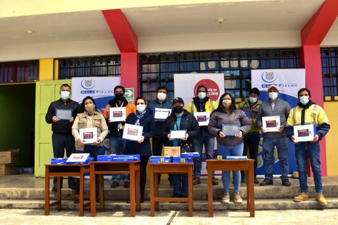 Gold Fields entrega 124 tablets a colegios de Hualgayoc