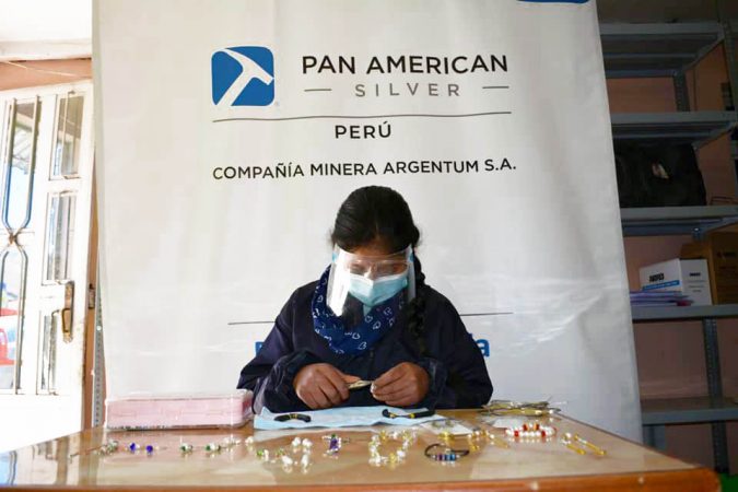 Pan American Silver fortalece capacidades de jóvenes mediante talleres de bisutería en Morococha