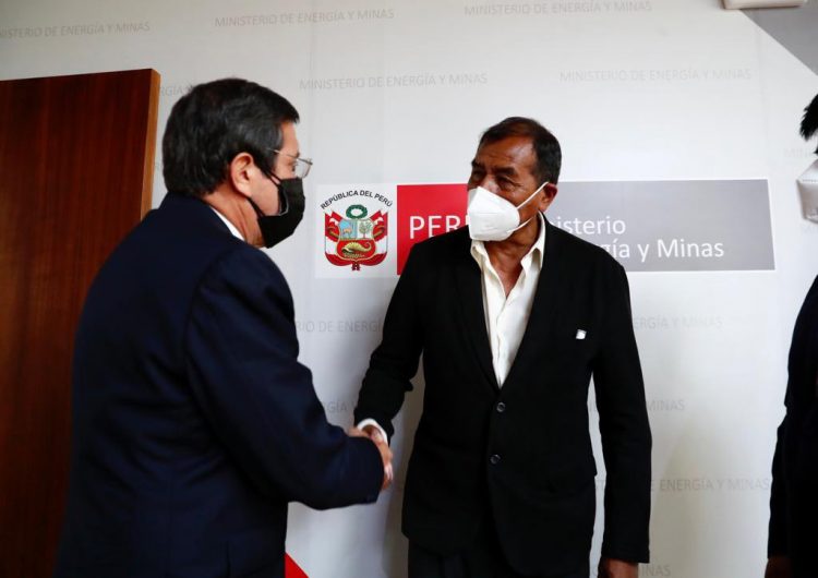El viceministro de Minas, Jorge Chavez Cresta, y el congresista de Perú Libre, Jorge Samuel Coayla Juarez.jpg