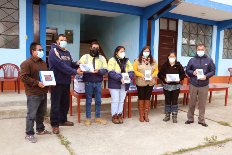 Gold Fields entrega equipos tecnológicos para mejorar la educación remota en Hualgayoc