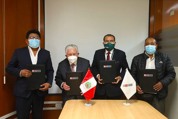 Midagri, Southern Perú y autoridades de Candarave suscriben convenio