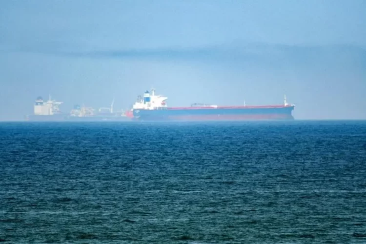 buques petroleros, fotografiados en el golfo de Omán