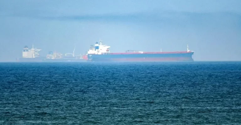 buques petroleros, fotografiados en el golfo de Omán