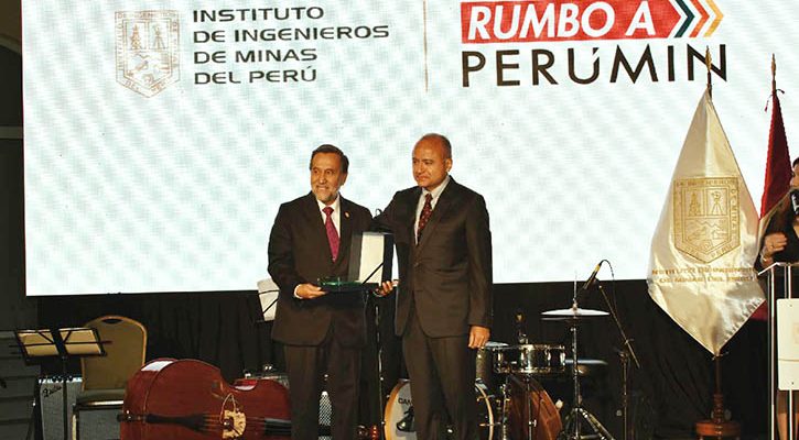 IIMP condecora a presidentes de proEXPLO y Rumbo a PERUMIN