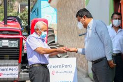 Southern Perú donó tractor agrícola para fortalecer labor de Junta de Usuarios de Torata