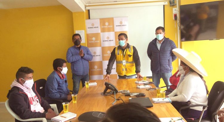 Summa Gold Corporation entrega laboratorio químico e instrumentos deportivos a escolares de Huamachuco