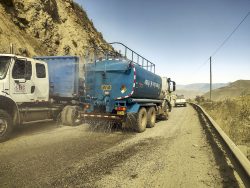 Antamina apoya a Cajacay con mantenimiento de vías