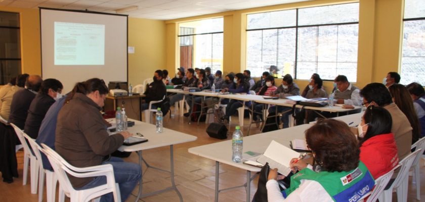 (Southern Perú) mesa de trabajo con comunidad vecina de Cuajone