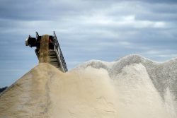 Subasta de mina de litio atrae 3,448 ofertas en China