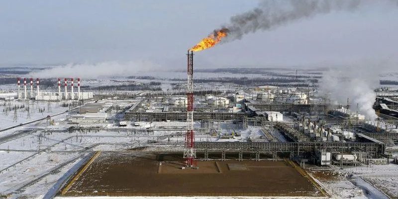 torre en yacimiento de petróleo en Rusia