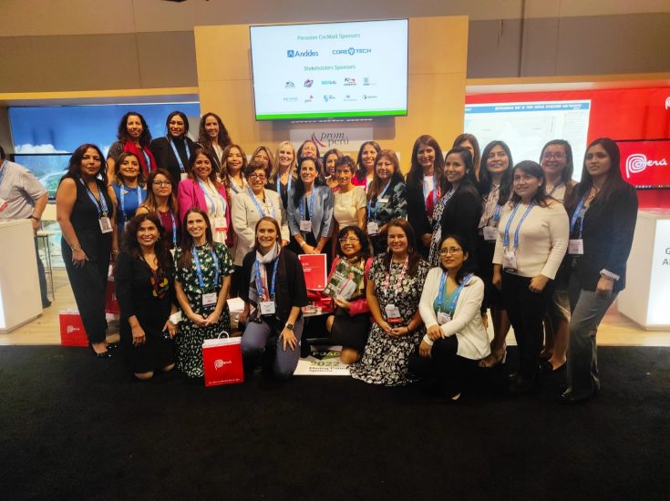 Delegación de mujeres peruanas en PDAC 2022 (Revista ProActivo)
