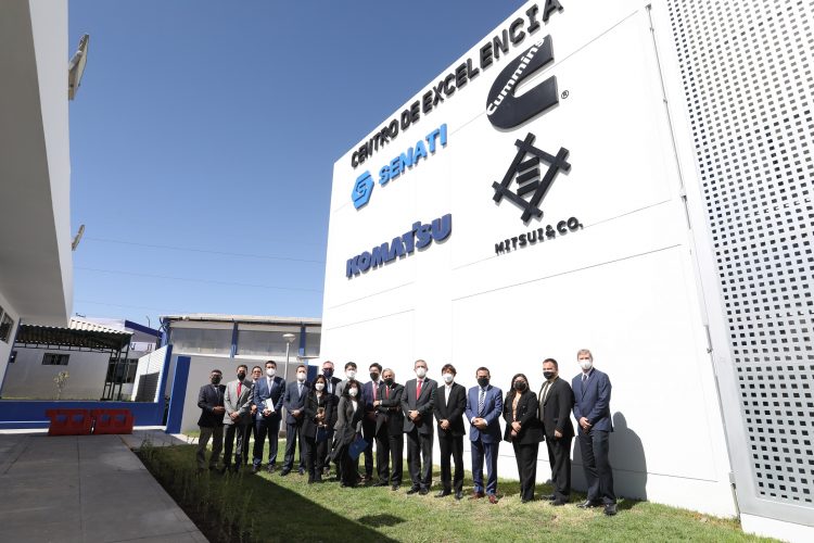 Estudiantes de Arequipa se beneficiarán con moderna maquinaria y becas para carreras técnicas del sector minero