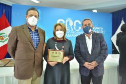 Centro de Vacunación Oficinas Yanacocha recibe reconocimiento