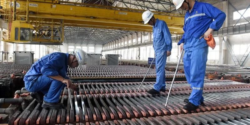 producción de cátodos de cobre en la planta Jinlong Copper en Tongling