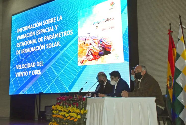 Bolivia presenta atlas solar y eólico