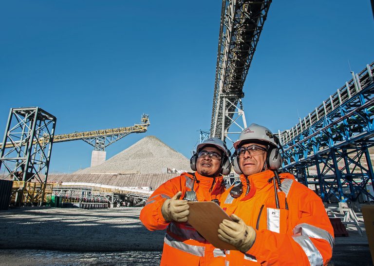 trabajadores mineros de MMG Las Bambas