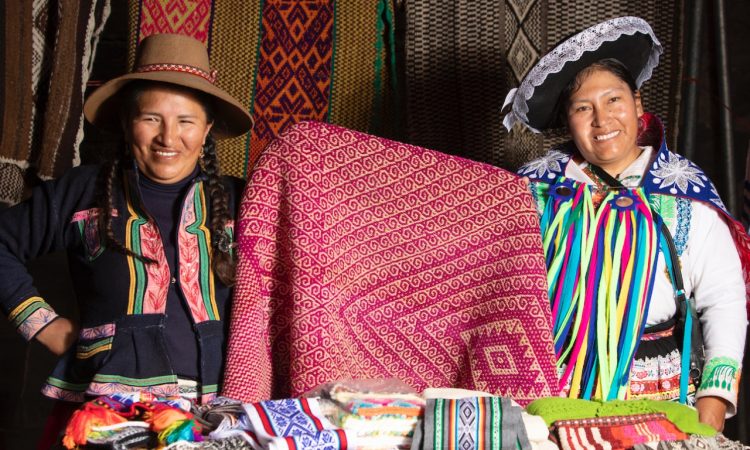 Camisea apoya a maestros artesanos de Cusco