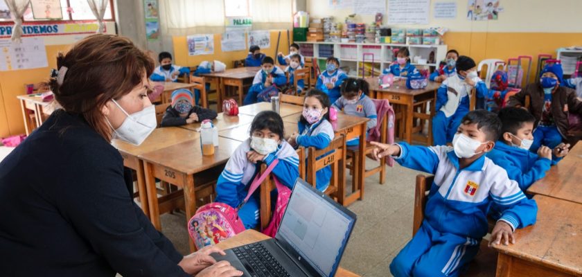 Camisea financia 1,200 laptops para docentes de Pisco