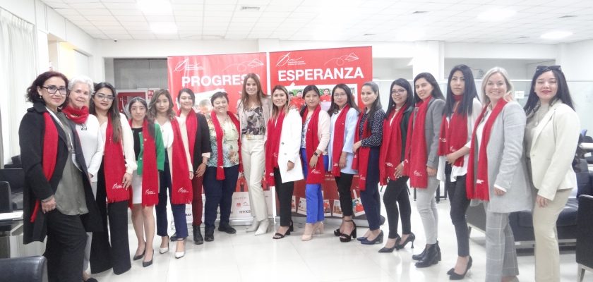Gold Fields apoya taller Mujeres Roca