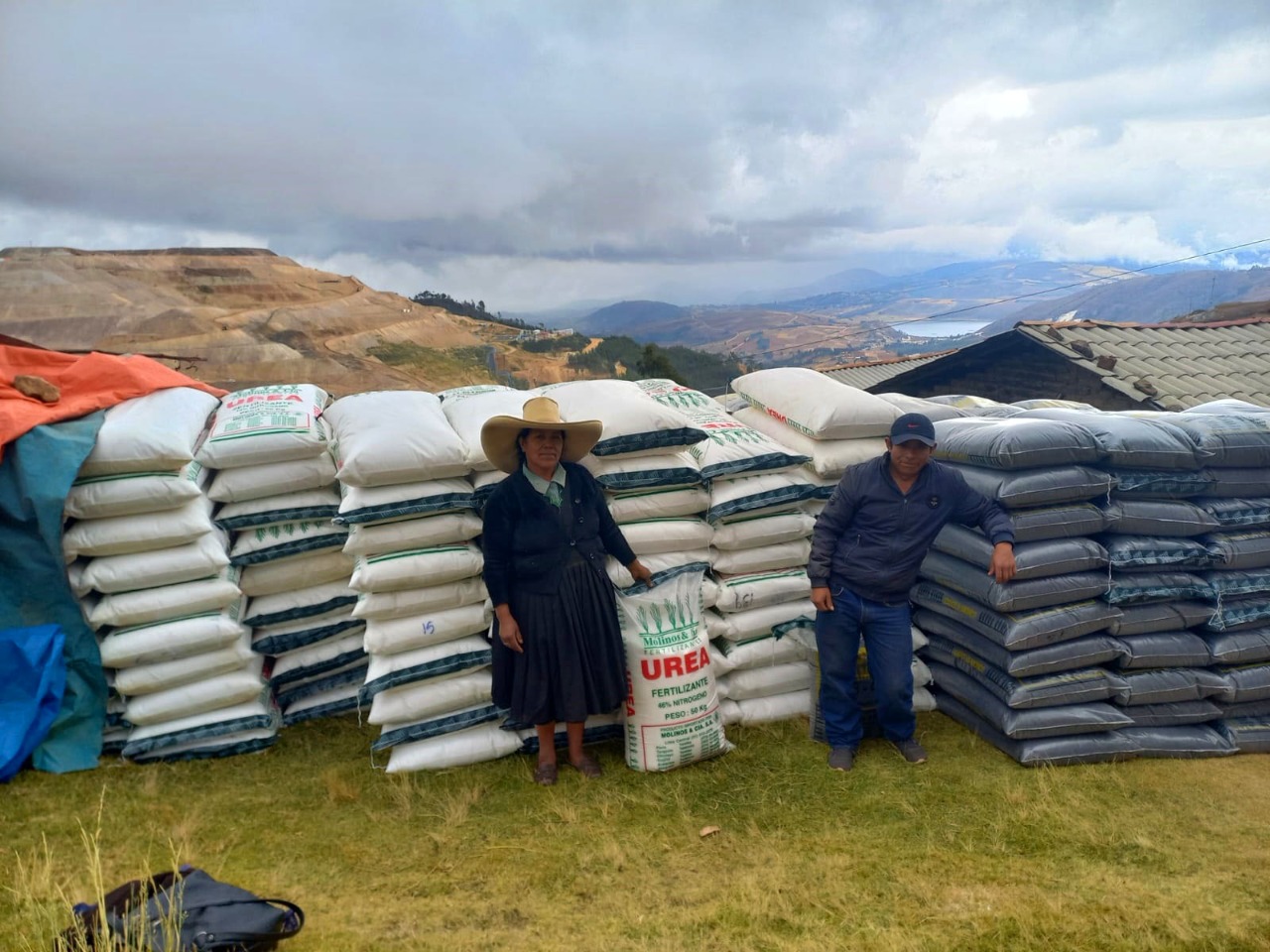 Summa Gold entrega abono y fertilizantes a pequeños agricultores de Huamachuco