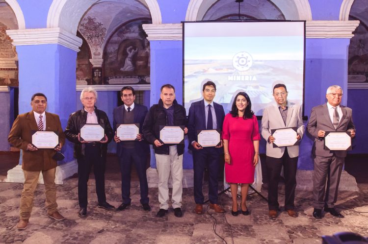 Tecsup recibió reconocimiento por su participación en Proyecto DER