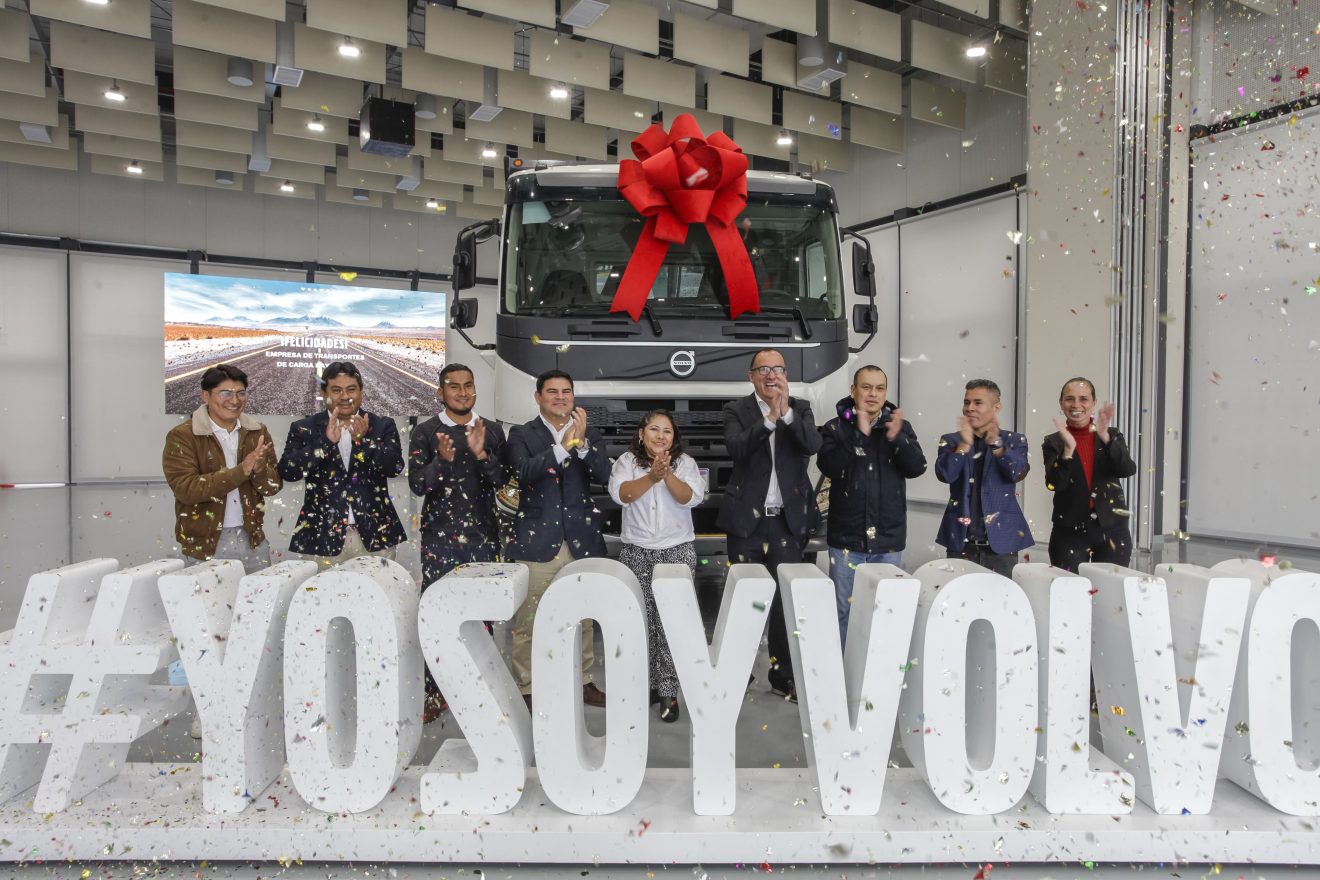 Volvo Group Peru entregó camión Volvo FMX a empresa ganadora del sorteo “Ponle tu Nombre al Nuevo Volvo FMX”