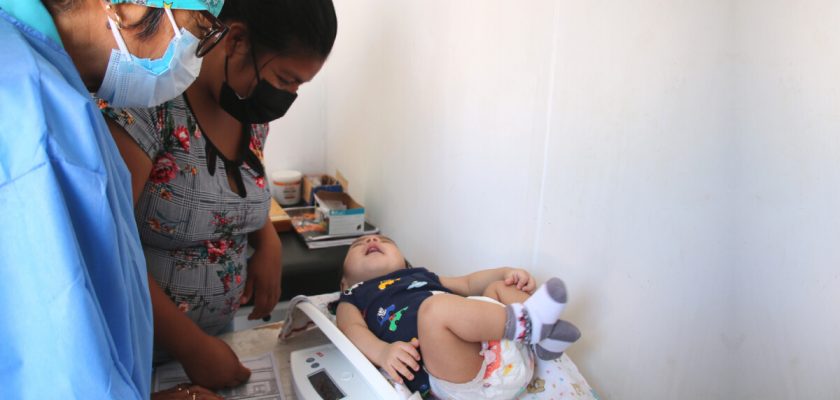Petroperú entrega equipos médicos a centro de salud de Talara