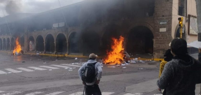 Incendian sede central de la Corte Superior de Justicia de Ayacucho