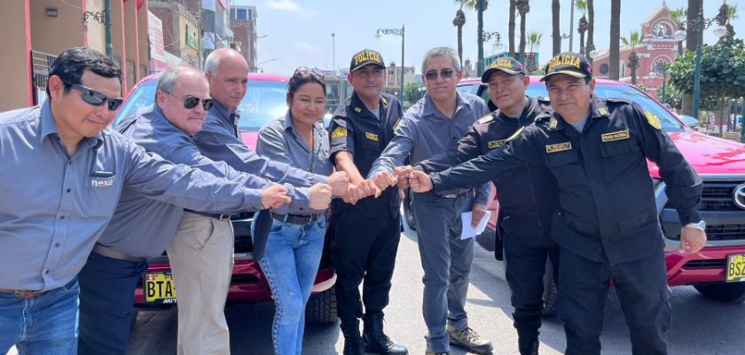Nexa Resources dona 2 camionetas nuevas a la Comisaría de Chincha Alta